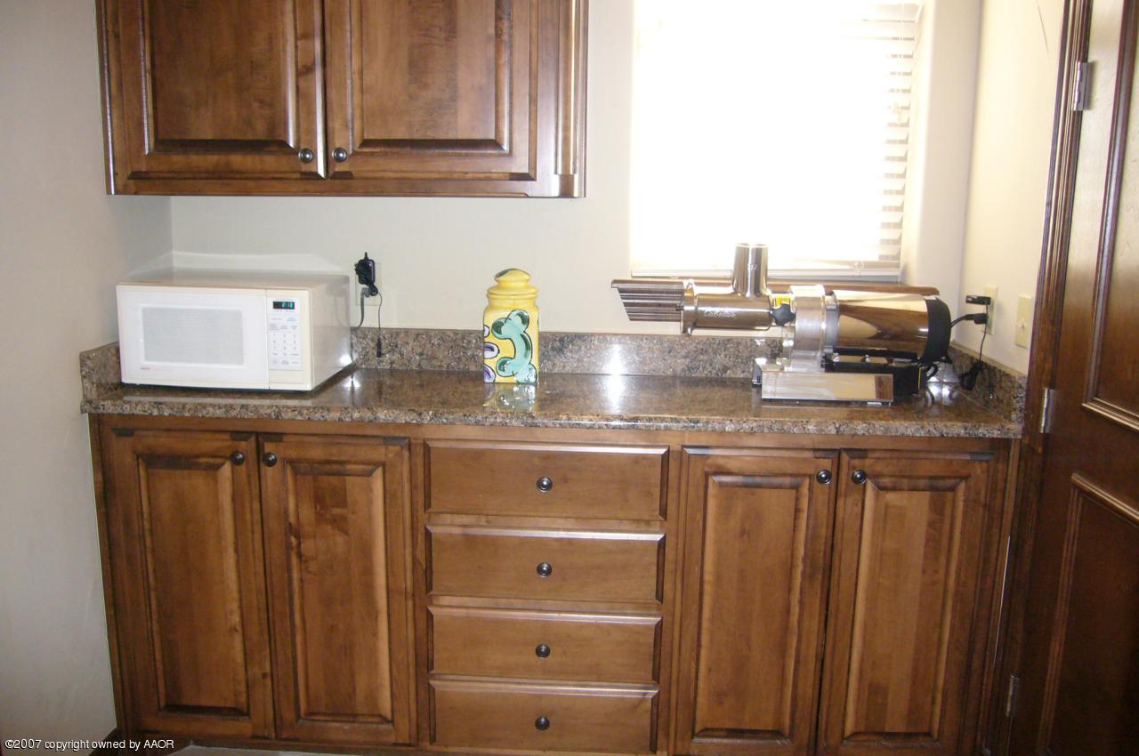 1401 Dowell Road Amarillo, TX 79124 - Photo 13 of 22 Butlers Pantry