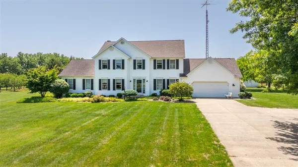 $649,900 | 31401 Middle Crossing Road, Dowagiac, MI 49047