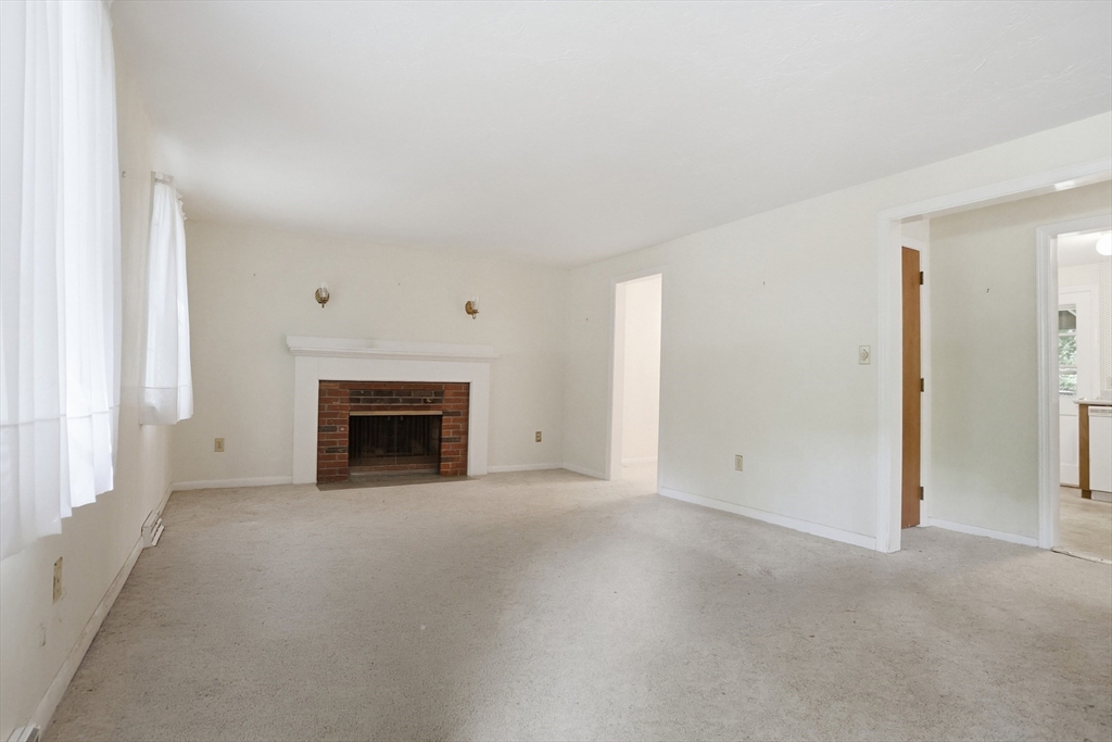 35 Quaboag Road Acton, MA 01720 - Photo 4 of 29