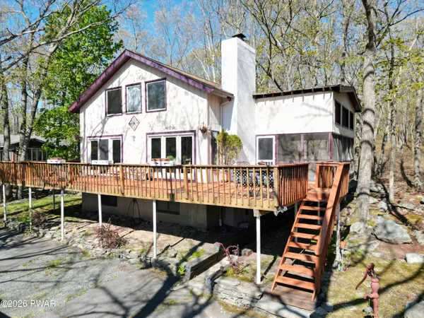 $189,000 | 825 Hillview Place South, Hawley, PA 18428