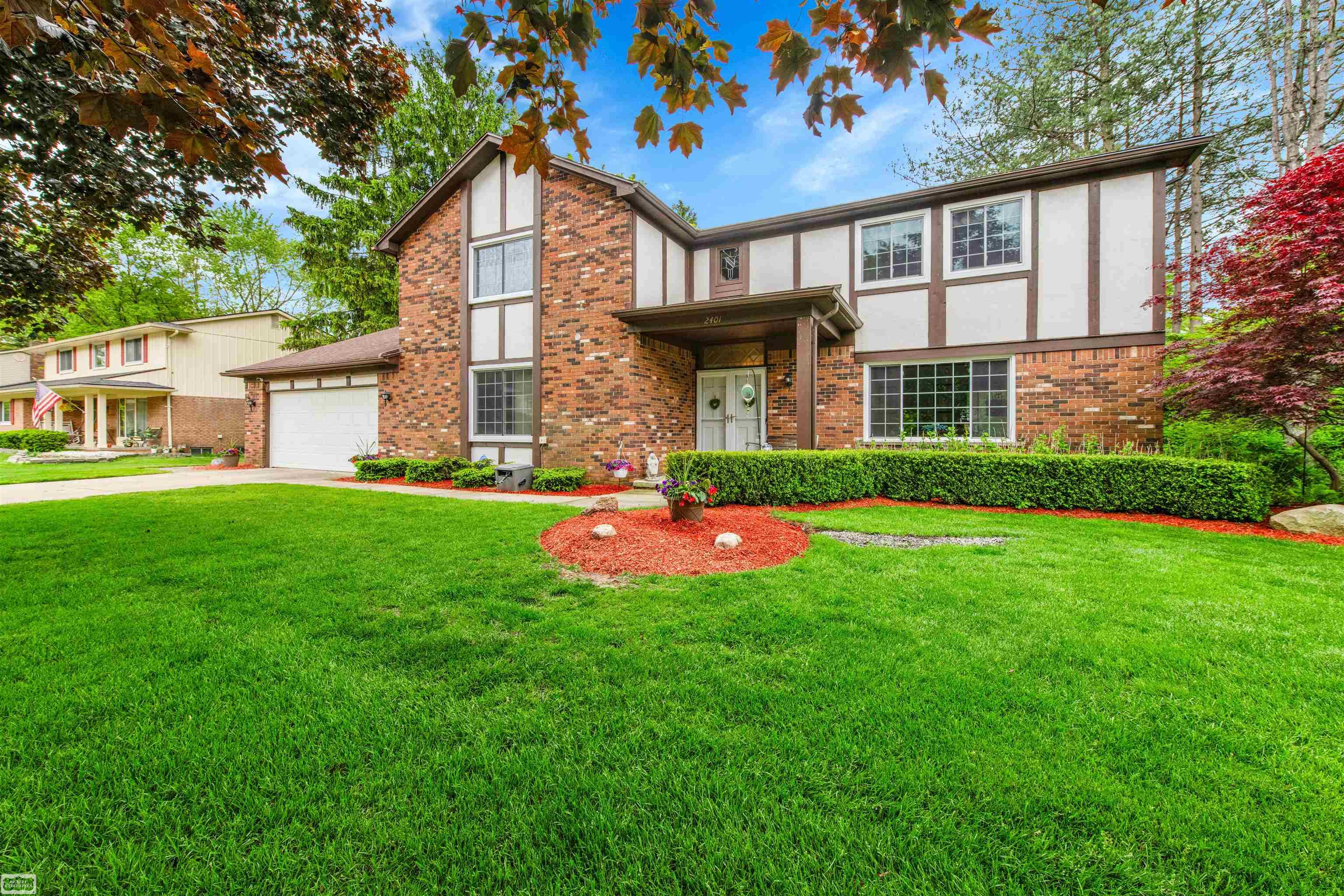 2401 Chalet Drive Rochester, MI 48309 - Photo 2 of 45 50176330-a5a490d1-2c0a-468a-927f-a76feecf2862.JPG