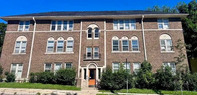 $949,900 | 3070 North Oakland Avenue, Milwaukee, WI 53211