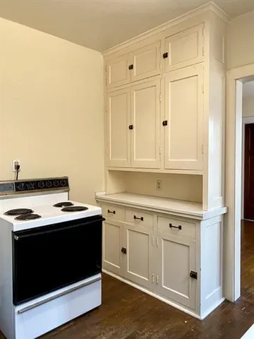 $949,900 | 3070 North Oakland Avenue, Milwaukee, WI 53211