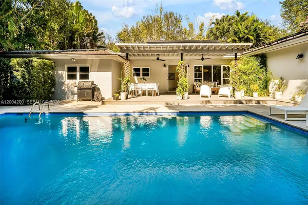 $15,900 | 1010 Placetas Avenue, Coral Gables, FL 33146