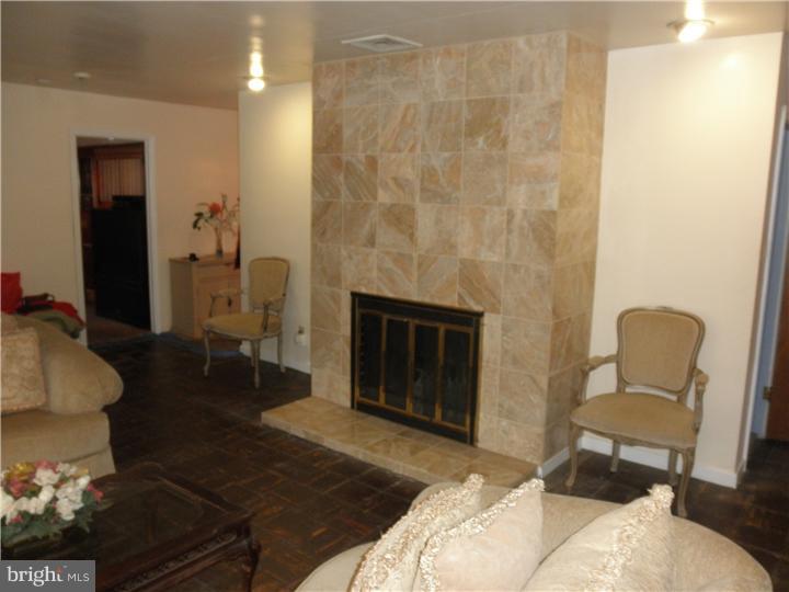 8804 Delphine Road Glenside, PA 19038 - Photo 4 of 25 Living Room