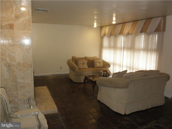 8804 Delphine Road Glenside, PA 19038 - Photo 5 of 25 Living Room
