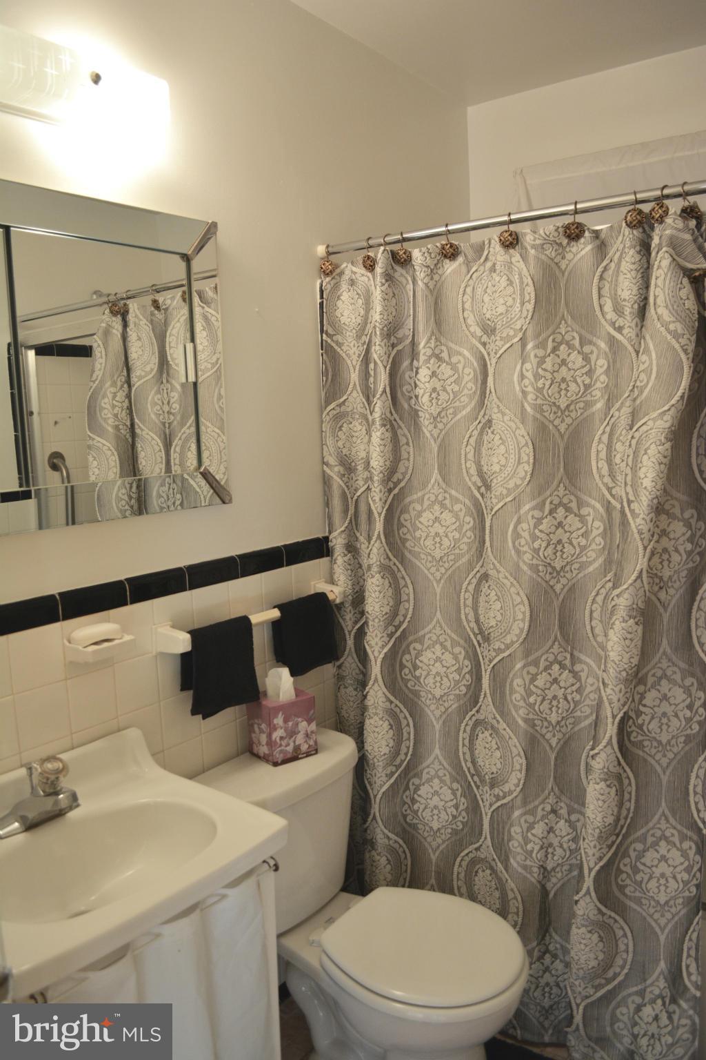 3811 Brightview Street Silver Spring, MD 20902 - Photo 12 of 30 Bath