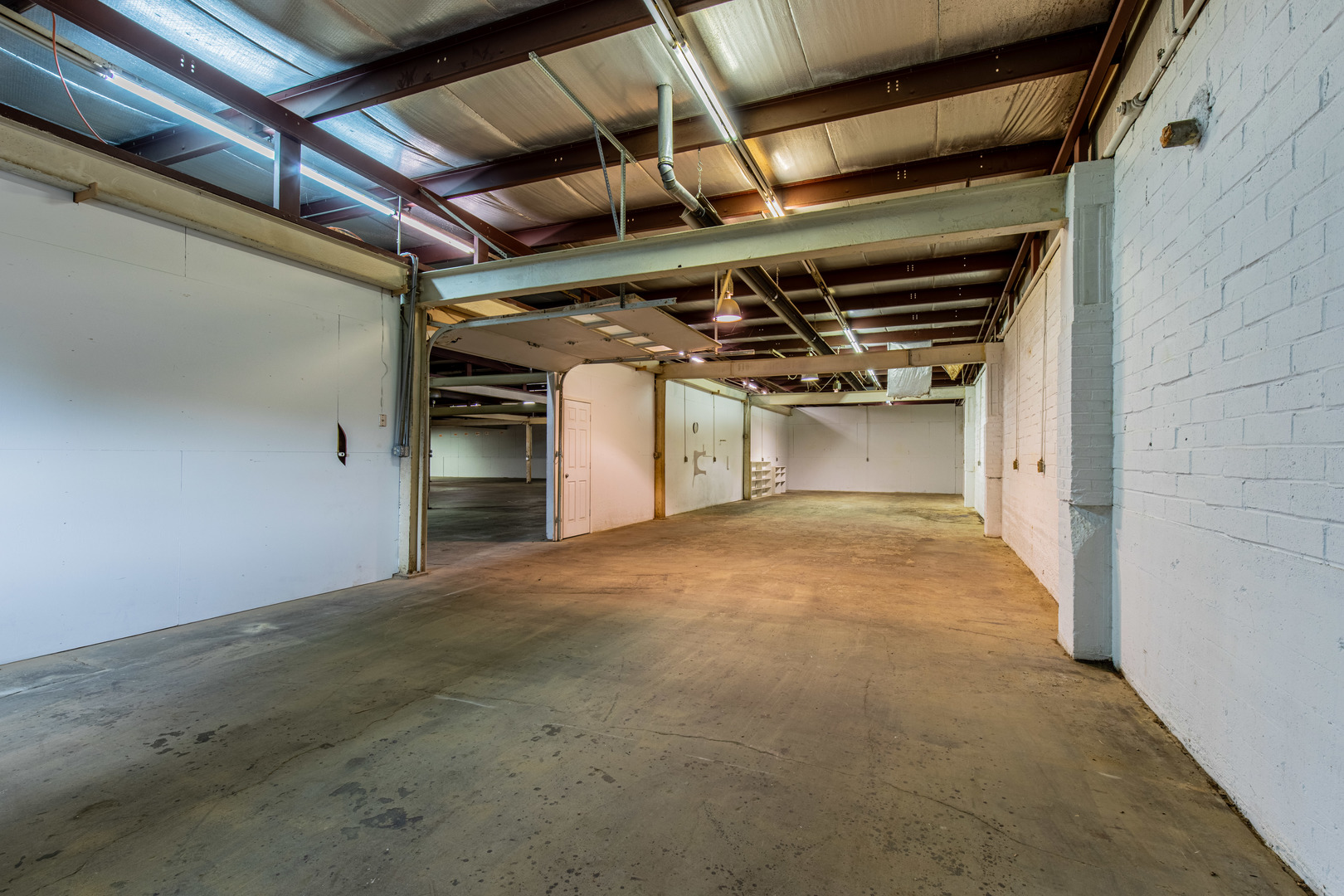 825 North Pleasant Street Princeton, IL 61356 - Photo 26 of 32 a view of a garage