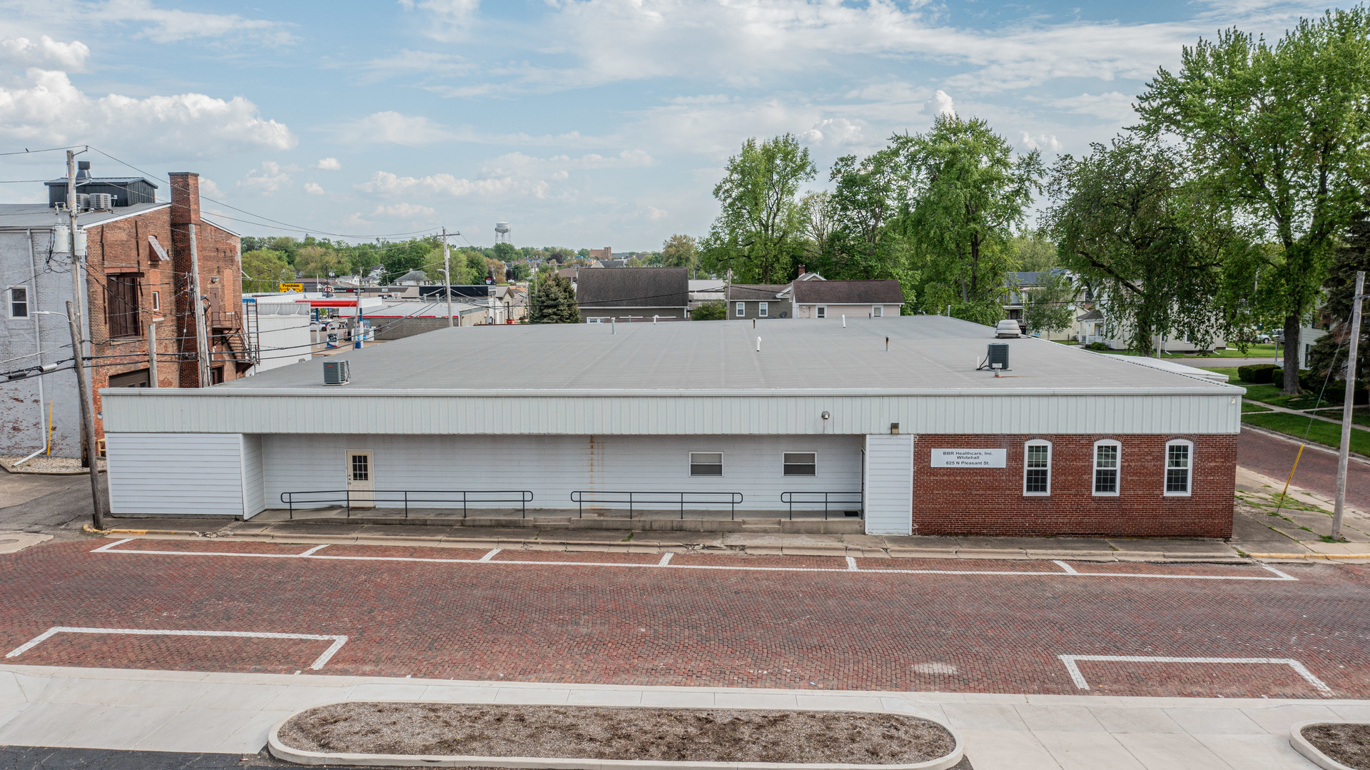 825 North Pleasant Street Princeton, IL 61356 - Photo 28 of 32 a view of a building with a street
