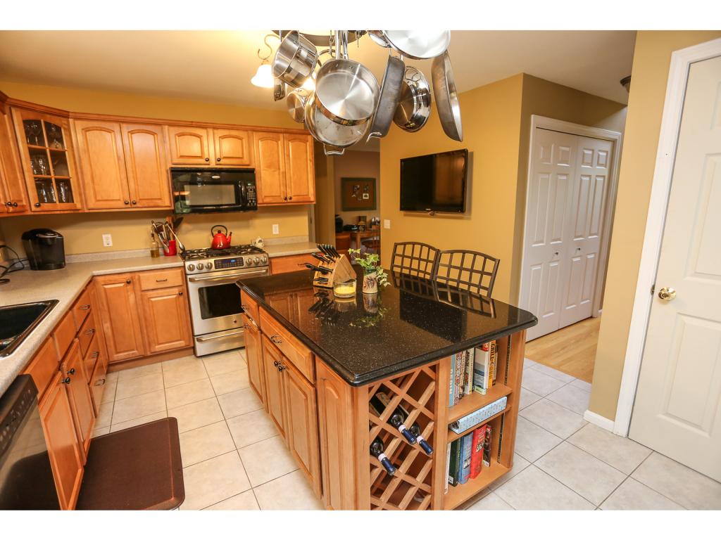 139 Goodhue Road Derry, NH 03038 - Photo 4 of 35