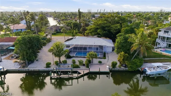 $1,250,000 | 1040 Kings Crown Drive, Sanibel, FL 33957