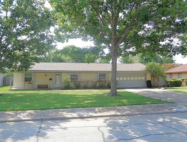 $2,195 | 725 Danish Drive, Grand Prairie, TX 75050