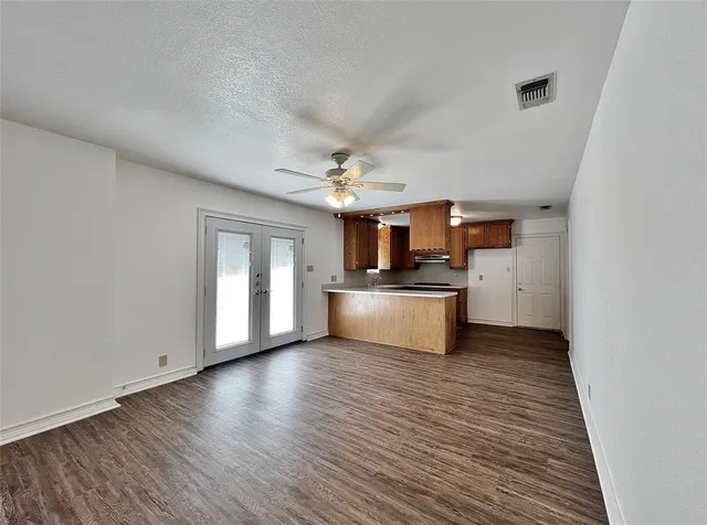 $1,995 | 725 Danish Drive, Grand Prairie, TX 75050