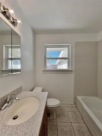 $1,995 | 725 Danish Drive, Grand Prairie, TX 75050