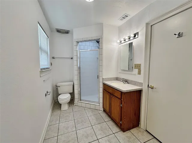 $1,995 | 725 Danish Drive, Grand Prairie, TX 75050