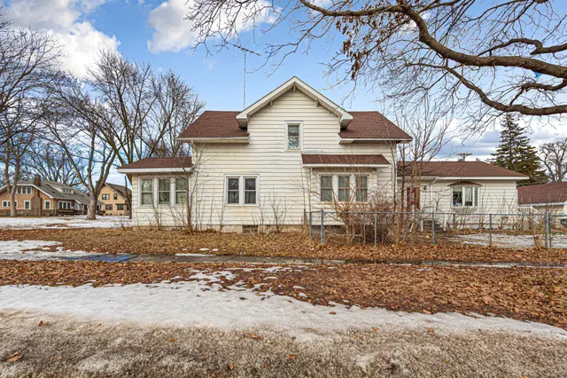 $255,000 | 1606 Greeley Avenue North, Glencoe, MN 55336