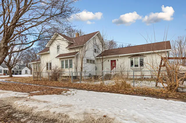 $255,000 | 1606 Greeley Avenue North, Glencoe, MN 55336