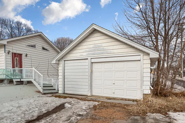 $255,000 | 1606 Greeley Avenue North, Glencoe, MN 55336