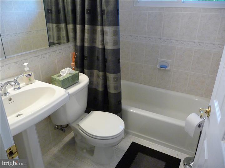 23 Uphill Road Levittown, PA 19056 - Photo 11 of 17 Gallery Image 11