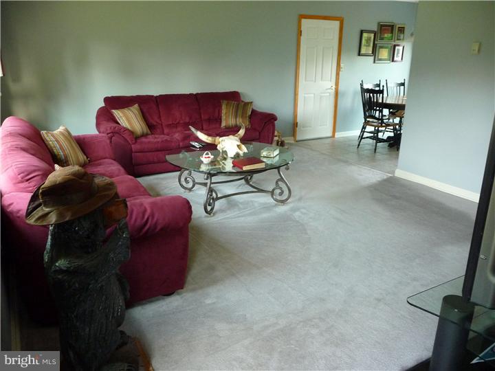 23 Uphill Road Levittown, PA 19056 - Photo 3 of 17 Gallery Image 3