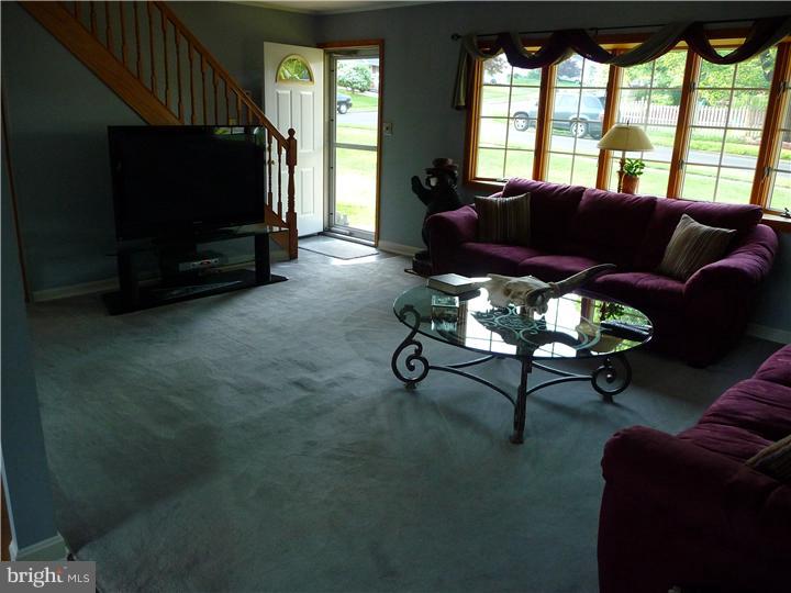 23 Uphill Road Levittown, PA 19056 - Photo 4 of 17 Gallery Image 4