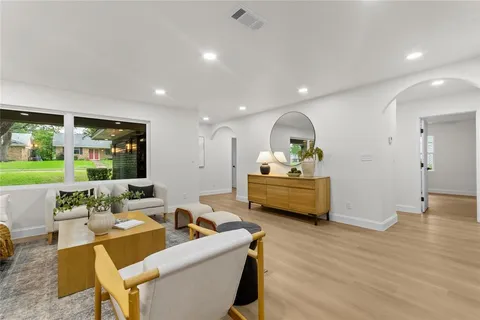 $715,000 | 9110 Westglen Drive, Dallas, TX 75228