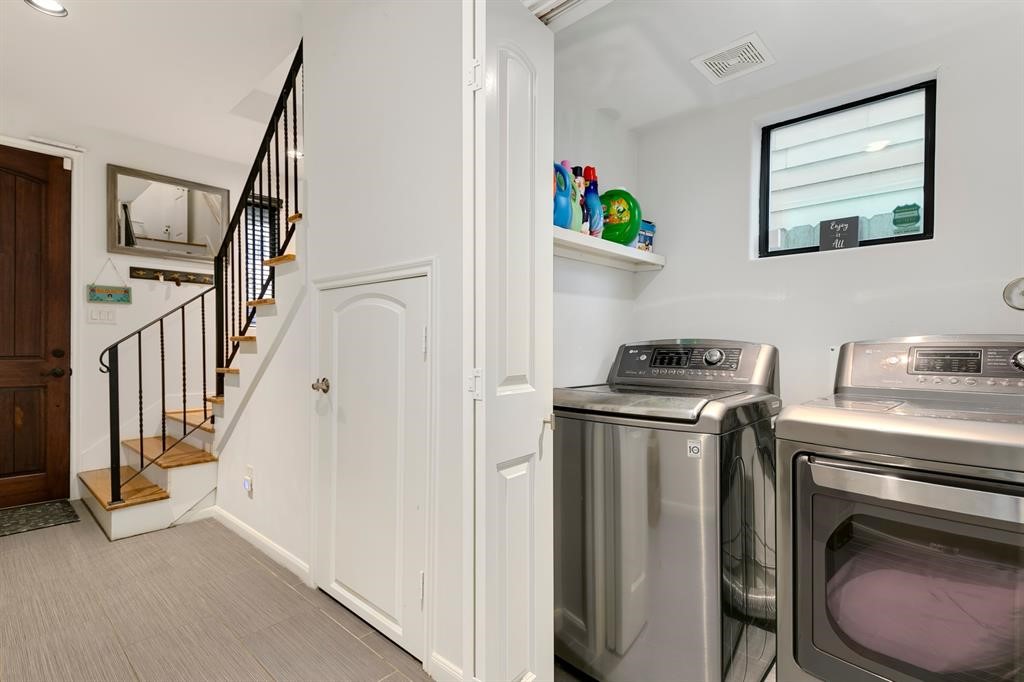 1841 Radcliffe Street Houston, TX 77007 - Photo 12 of 31 a view of hallway with washer and dryer