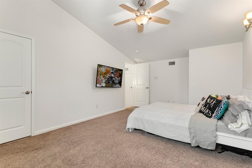 1841 Radcliffe Street Houston, TX 77007 - Photo 23 of 31 a bedroom with a bed and a ceiling fan
