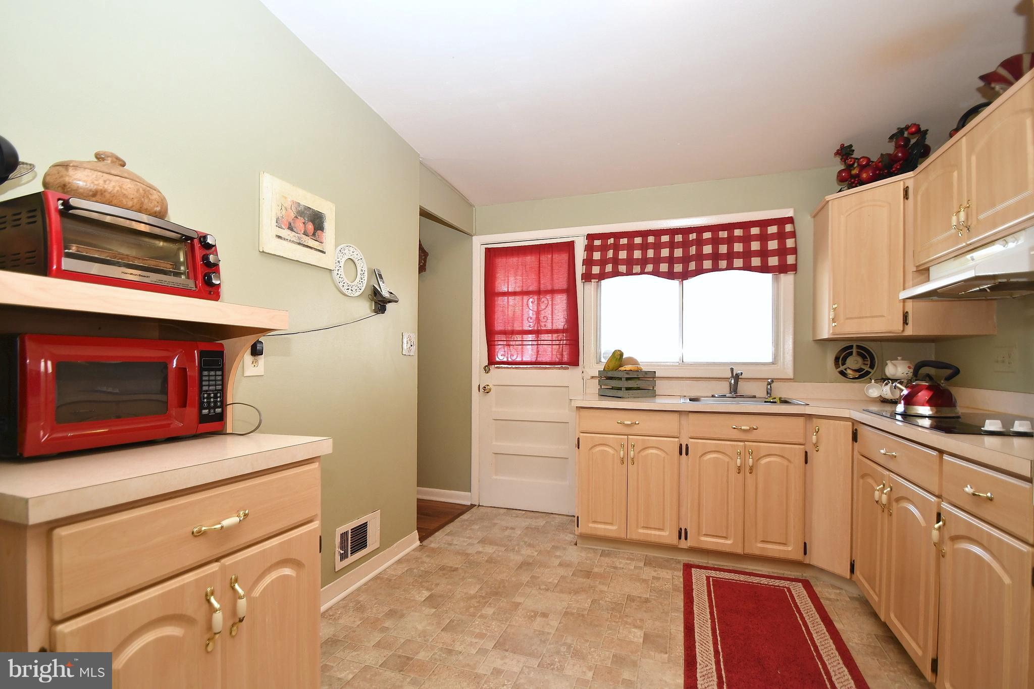 6823 Barnett Road Baltimore, MD 21239 - Photo 11 of 34 Kitchen