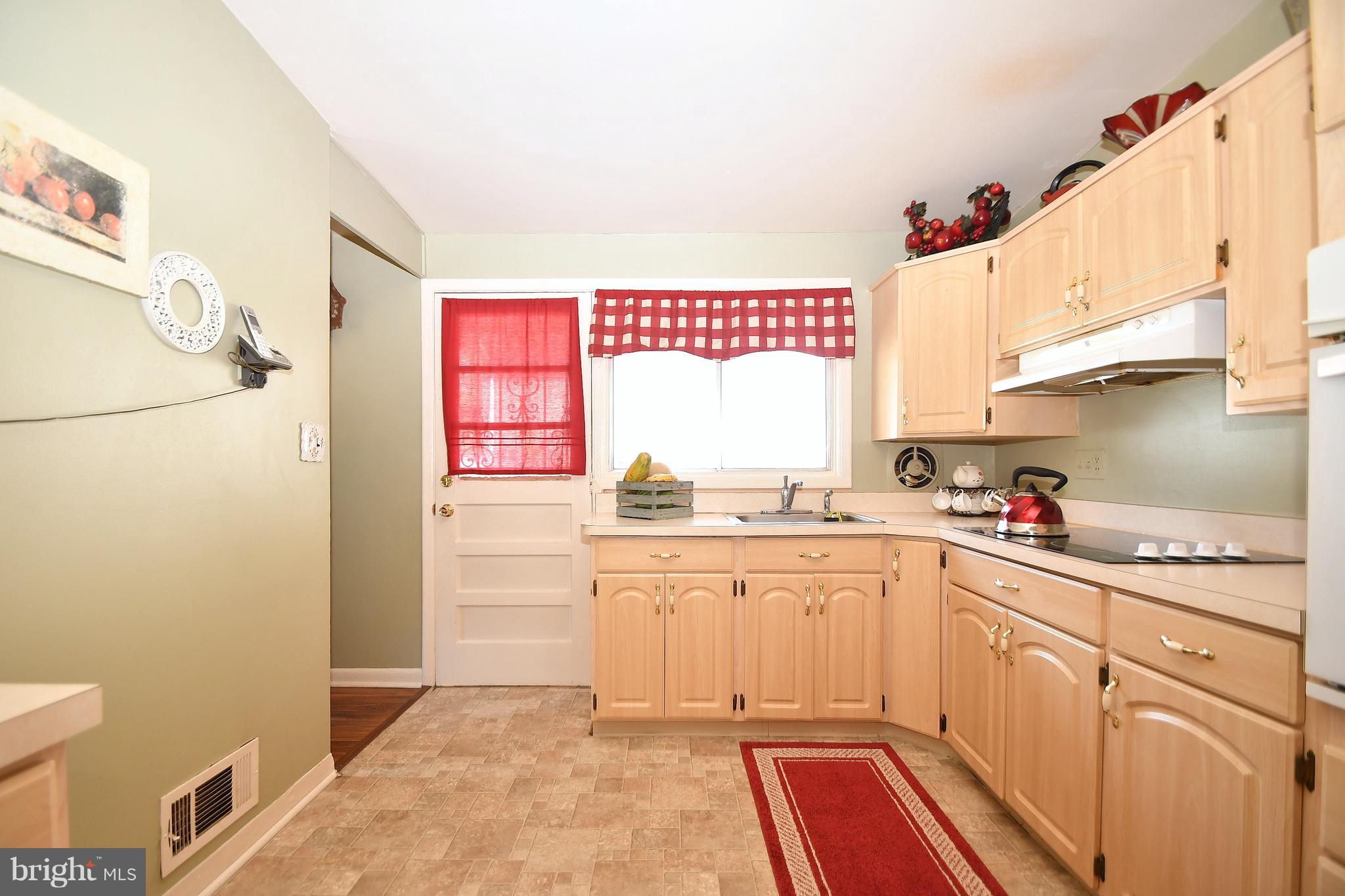 6823 Barnett Road Baltimore, MD 21239 - Photo 12 of 34 Kitchen