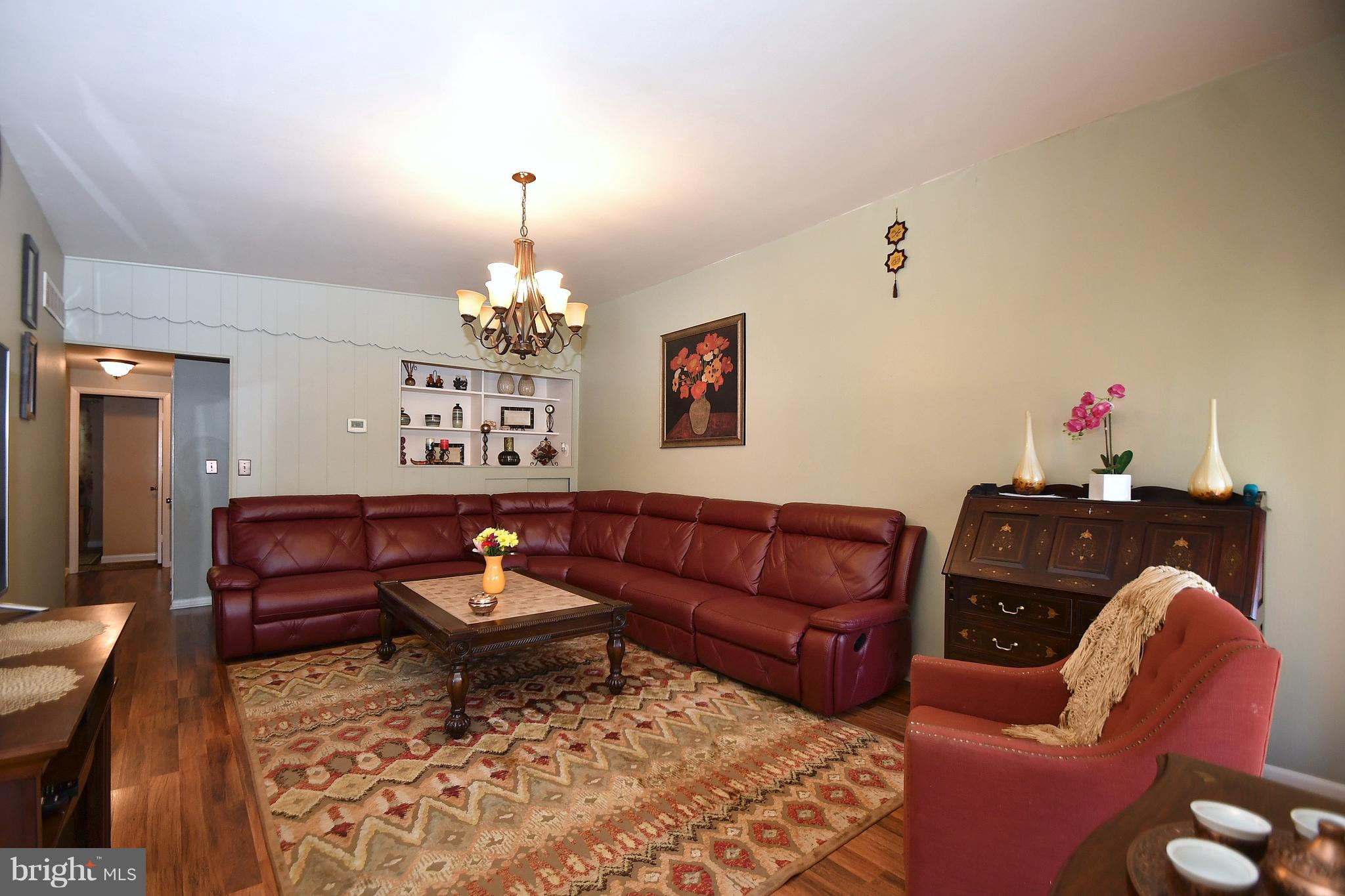 6823 Barnett Road Baltimore, MD 21239 - Photo 3 of 34 Living Room