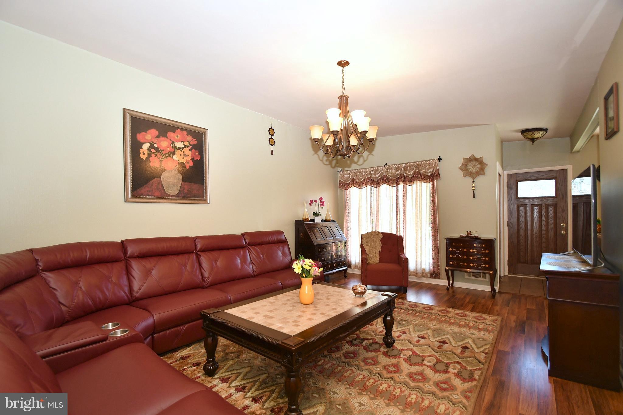 6823 Barnett Road Baltimore, MD 21239 - Photo 5 of 34 Living Room