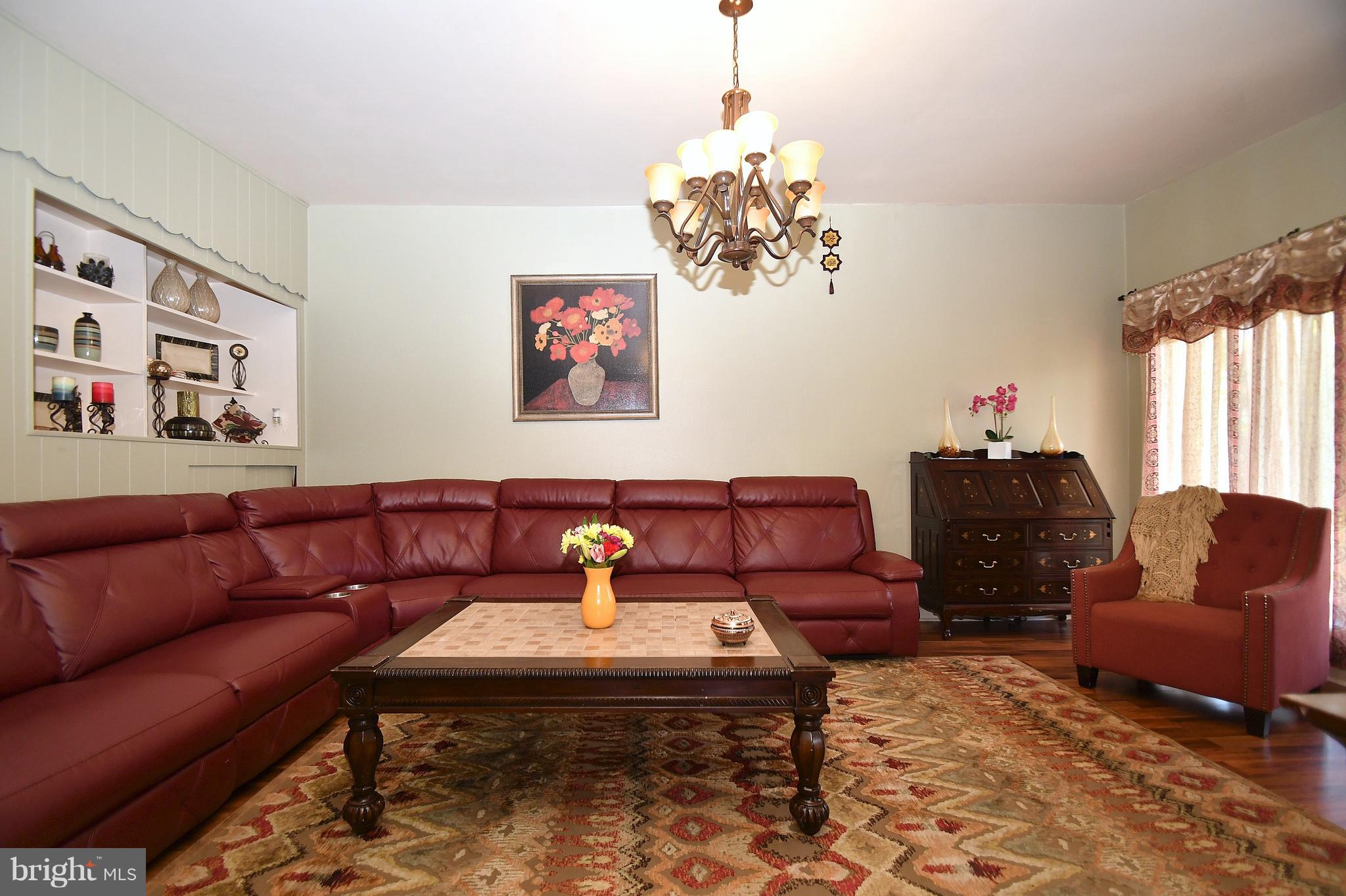6823 Barnett Road Baltimore, MD 21239 - Photo 6 of 34 Living Room