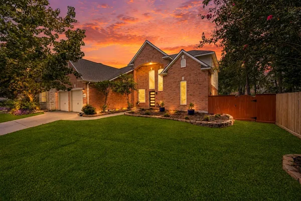 $450,000 | 2827 Cottonwood Walk Court, Spring, TX 77388