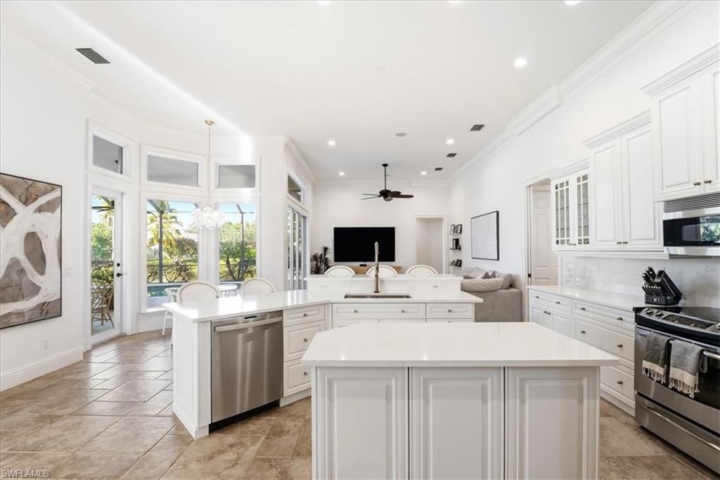 4785 Kittiwake Court Naples, FL 34119 - Photo 13 of 39