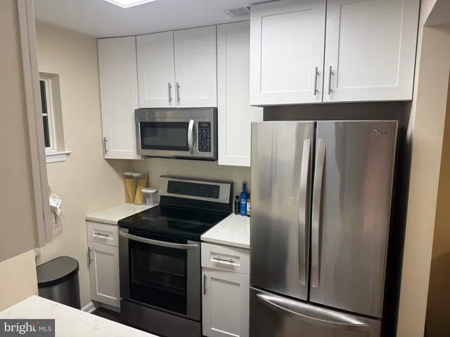 $2,400 | 4126 Timber Log Way, Fairfax, VA 22030