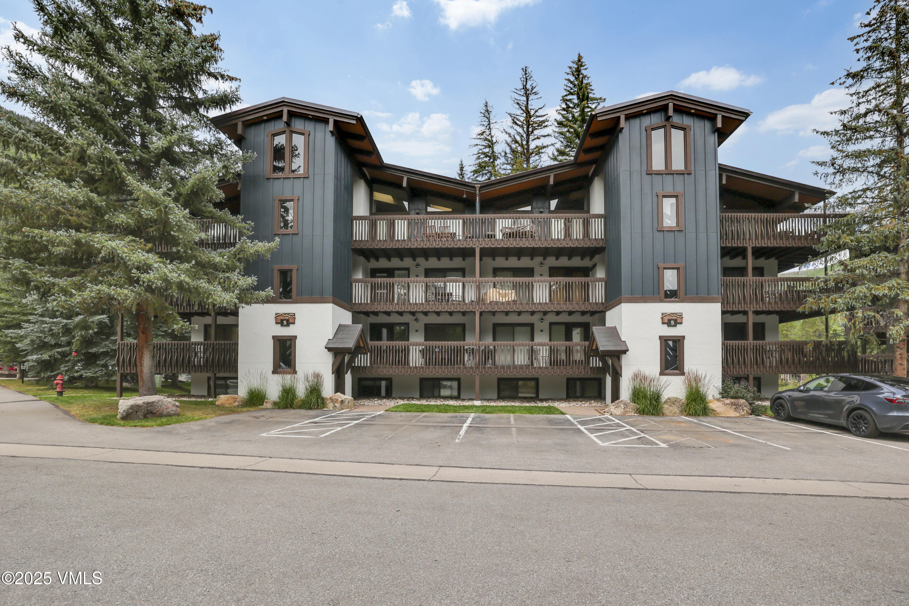 4590 Vail Racquet Club Drive, Unit 9 Vail, CO 81657 - Photo 20 of 25 4Z4A2637