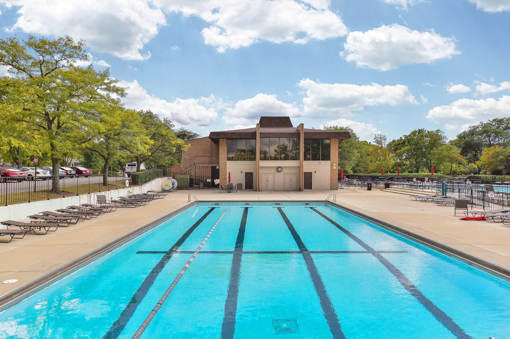 478 Raintree Court, Unit 2B Glen Ellyn, IL 60137 - Photo 13 of 16 a view of a basket ball ground