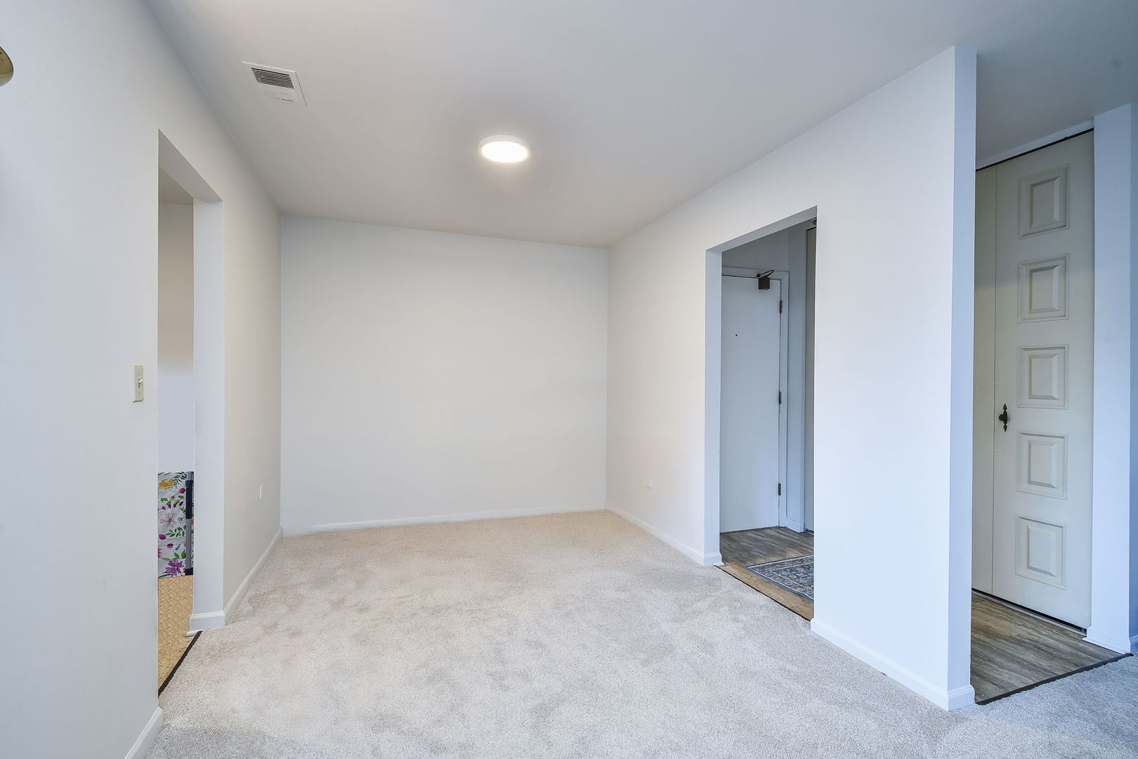 478 Raintree Court, Unit 2B Glen Ellyn, IL 60137 - Photo 2 of 16 a view of room