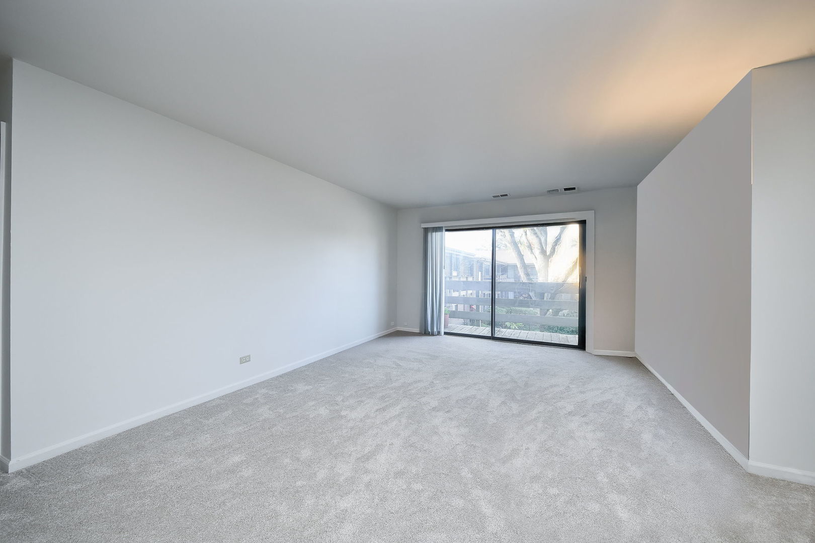 478 Raintree Court, Unit 2B Glen Ellyn, IL 60137 - Photo 3 of 16 an empty room with windows