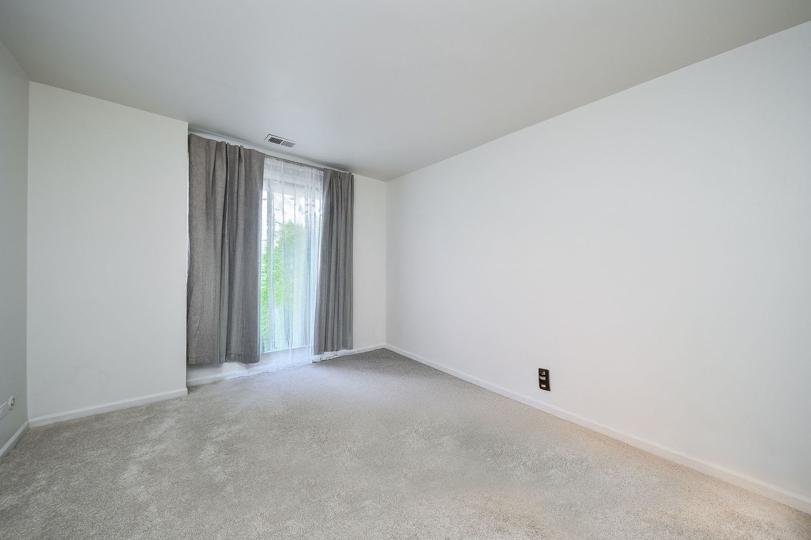 478 Raintree Court, Unit 2B Glen Ellyn, IL 60137 - Photo 7 of 16 a view of an empty room with a window