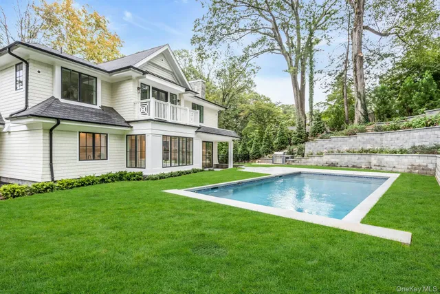 $4,890,000 | 80 The Oaks, Roslyn, NY 11576