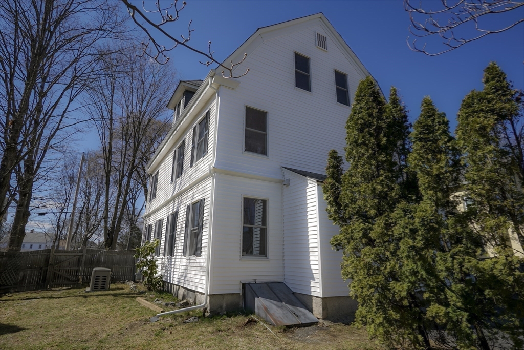 20 Alexander Street Framingham, MA 01702 - Photo 4 of 33