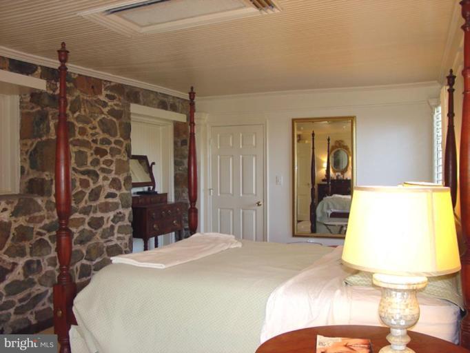 40694 Farm Market Road Leesburg, VA 20176 - Photo 16 of 30 a bedroom with a bed and a lamp