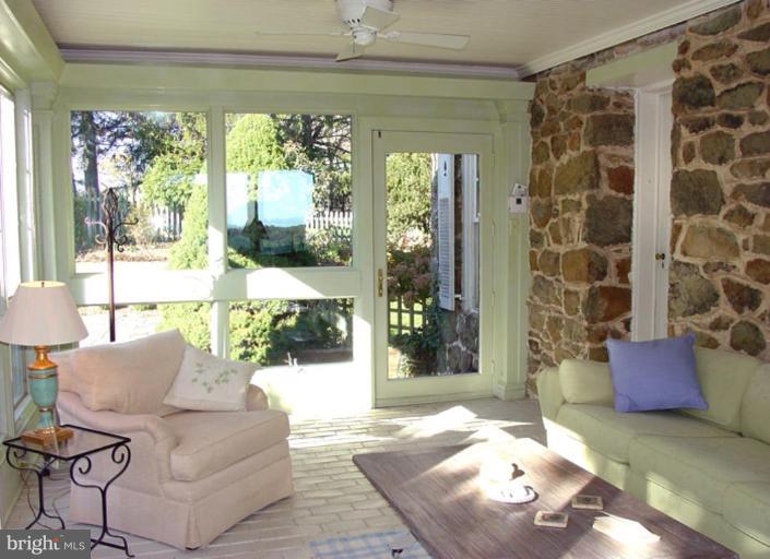 40694 Farm Market Road Leesburg, VA 20176 - Photo 25 of 30 a living room with furniture and a large window