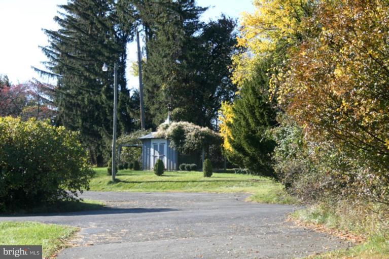 40694 Farm Market Road Leesburg, VA 20176 - Photo 3 of 30 a view of a volley ball court
