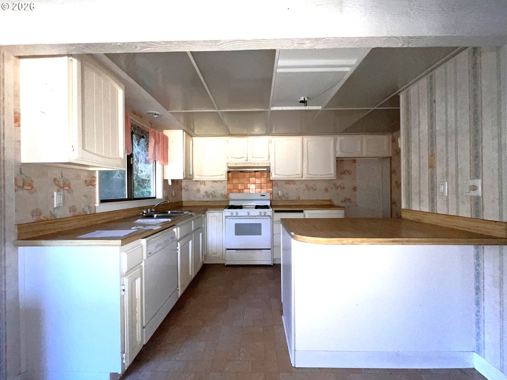 321 Jd Lane Reedsport, OR 97467 - Photo 9 of 31 Kitchen