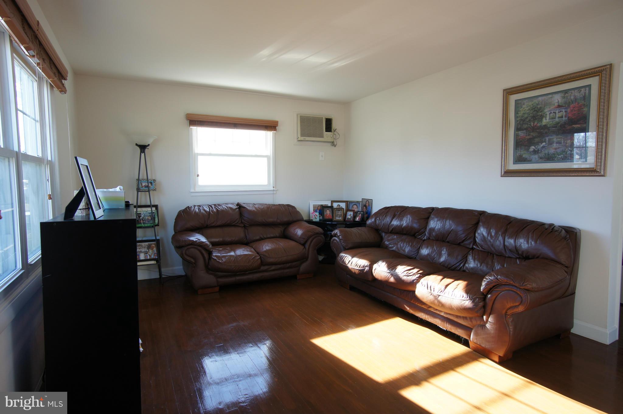9412 Blackstone Road Manassas, VA 20110 - Photo 3 of 21 Family Room