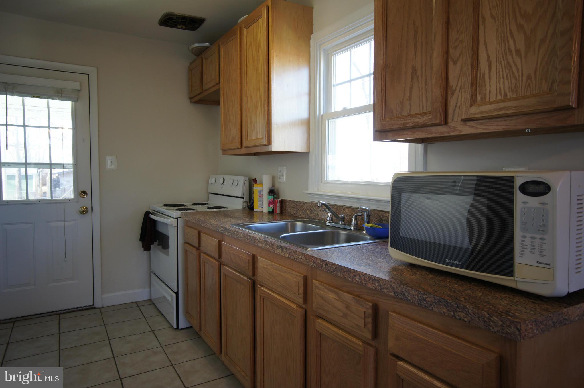 9412 Blackstone Road Manassas, VA 20110 - Photo 4 of 21 Kitchen