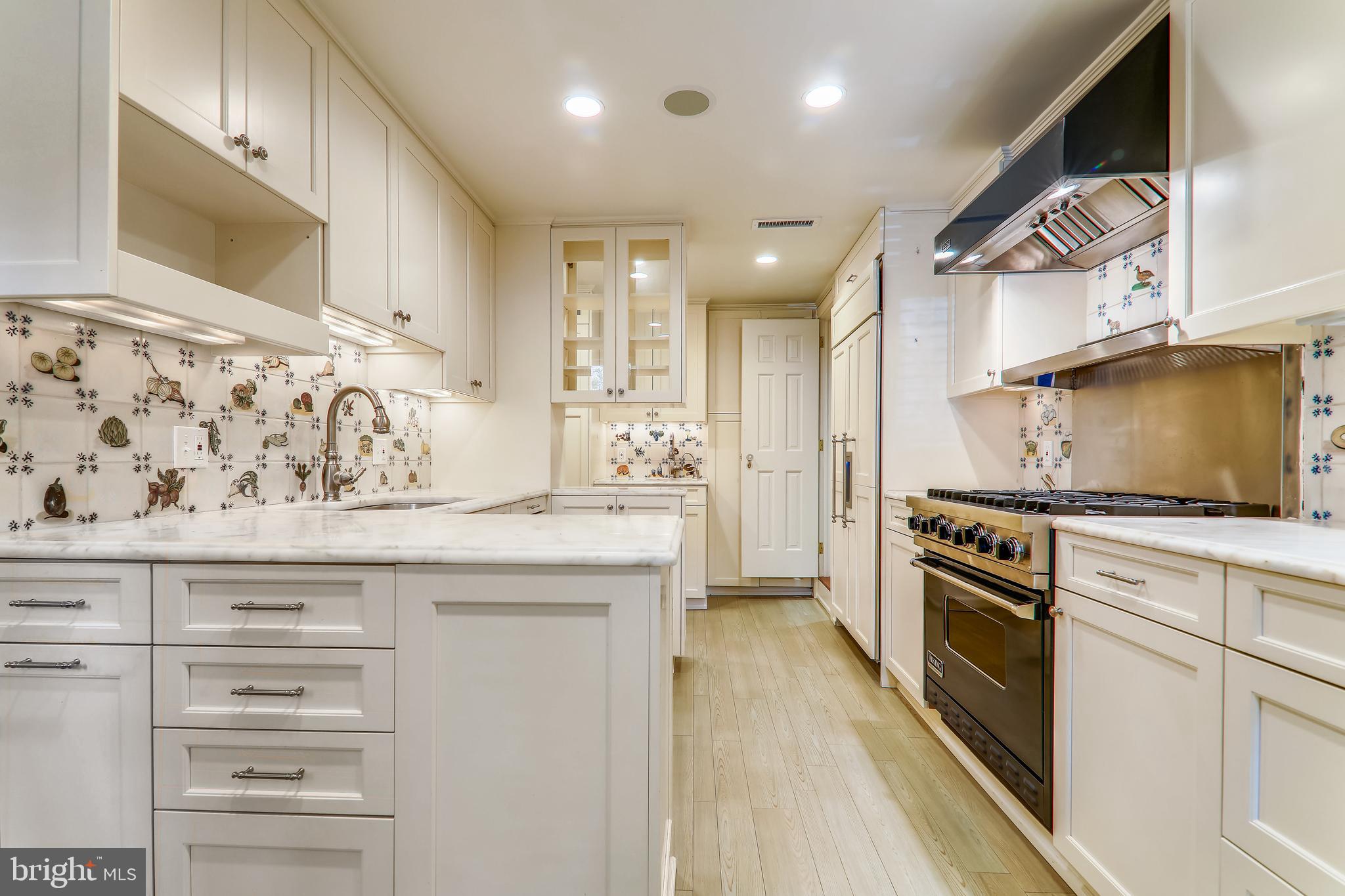 3340 N Street Northwest Washington, DC 20007 - Photo 7 of 31 Gourmet Kitchen